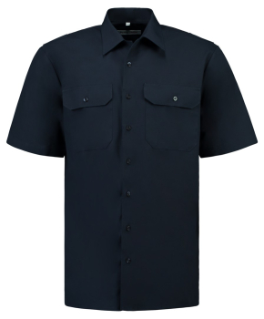 Zu sehen ist das geradlinig geschnittene marine farbene kurzarm Diensthemd aus 100% Baumwolle.